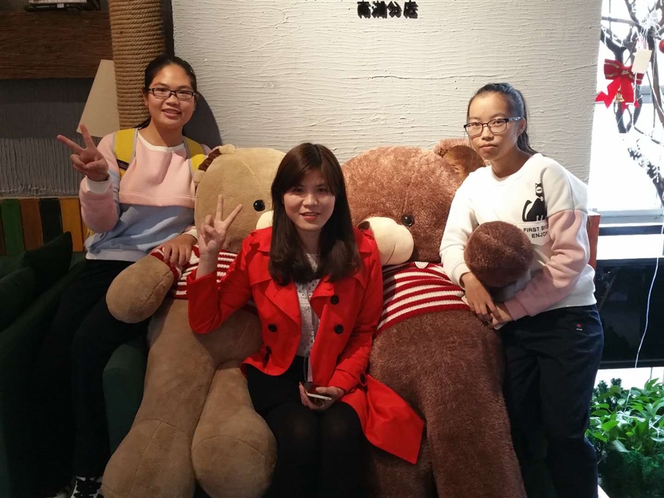 金沛日語教師馮老師和學員