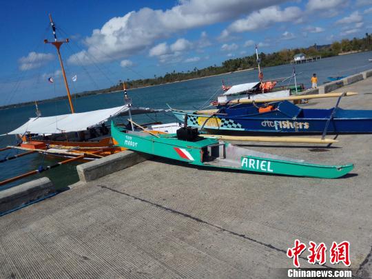 圖為被救助的菲律賓漁民的漁船。 中交公路規(guī)劃設(shè)計(jì)院有限公司 攝