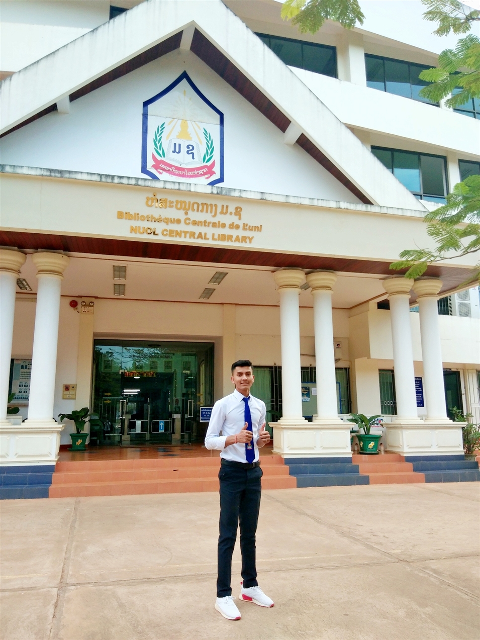 林納，柬埔寨人 老撾國(guó)立大學(xué)建筑學(xué)院建筑學(xué)專業(yè)